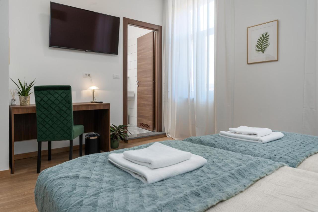 Aurora Rooms B&B Pula Buitenkant foto