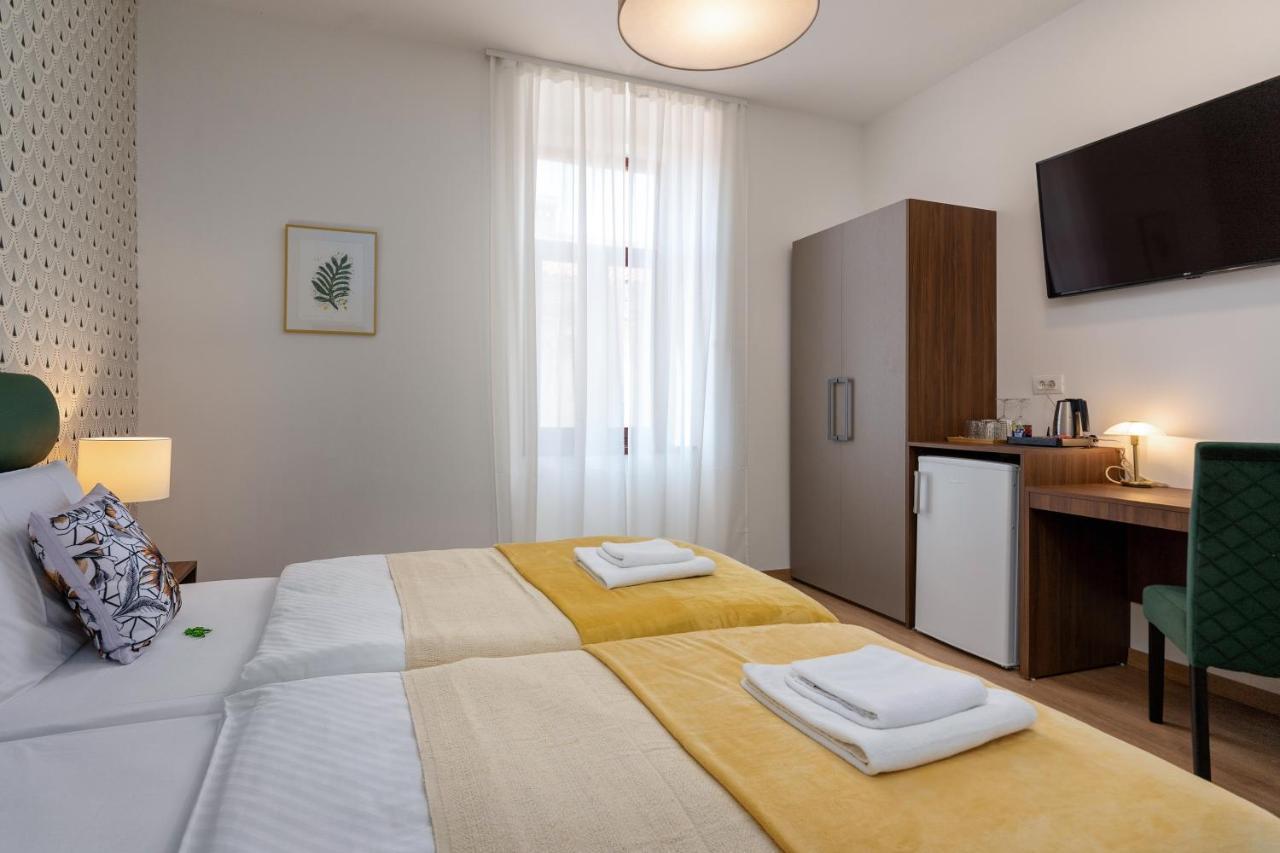 Aurora Rooms B&B Pula Buitenkant foto